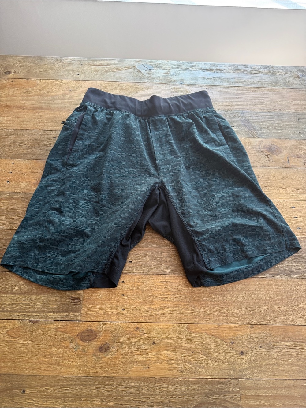 Lululemon Athletica Surge Short Men Medium Green Lined - Size Medium